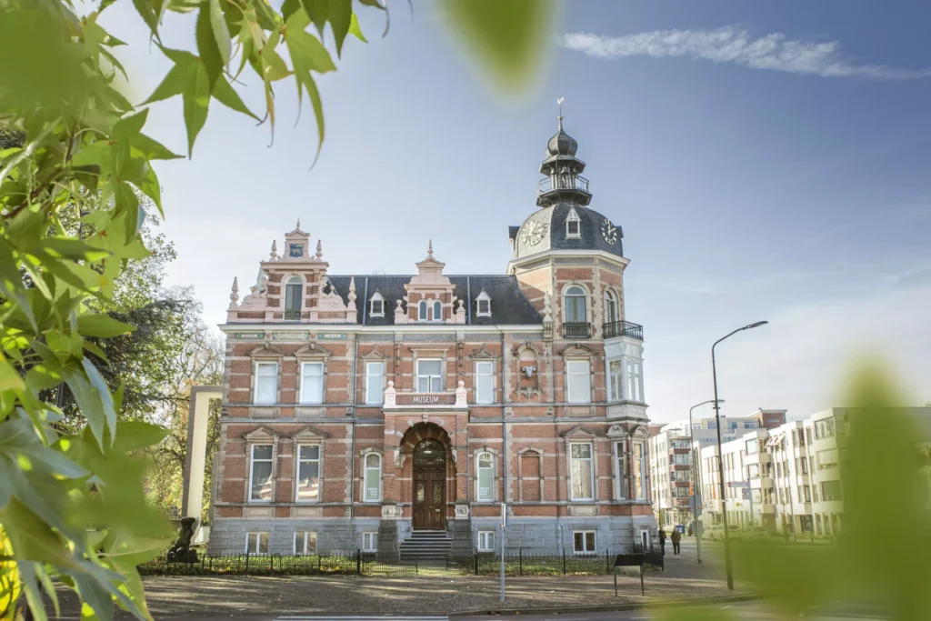 hier zie je Jan Cunen, het gebouw